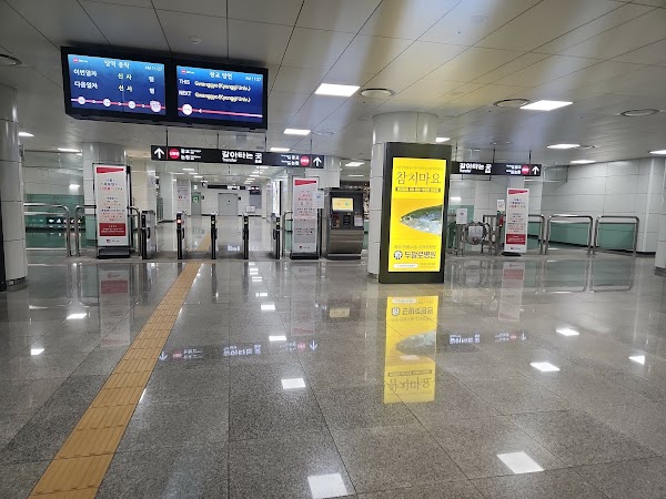 Sinsa station 1