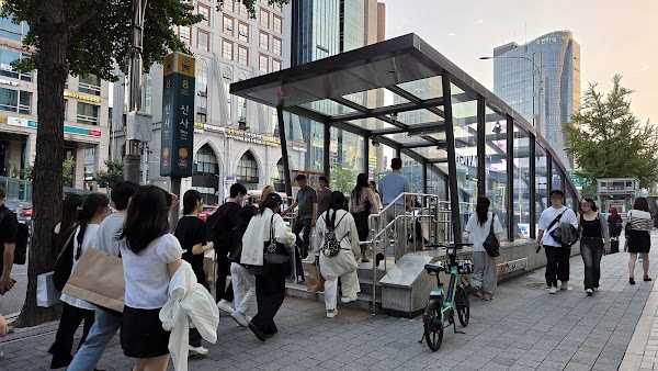Sinsa station 2