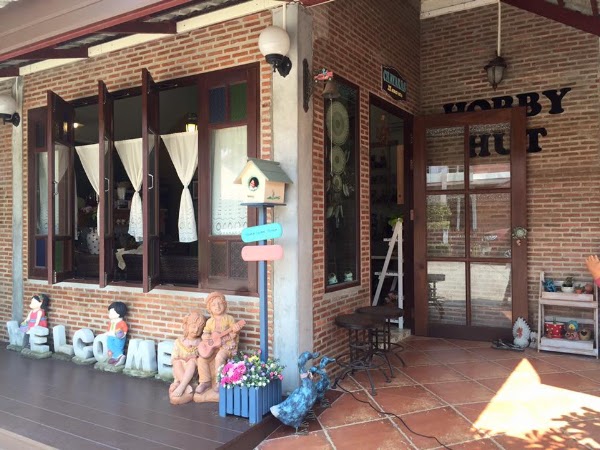 Hobby Hut Cafe’ & Craft 1