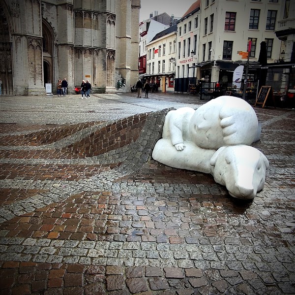 Nello & Patrasche Statue