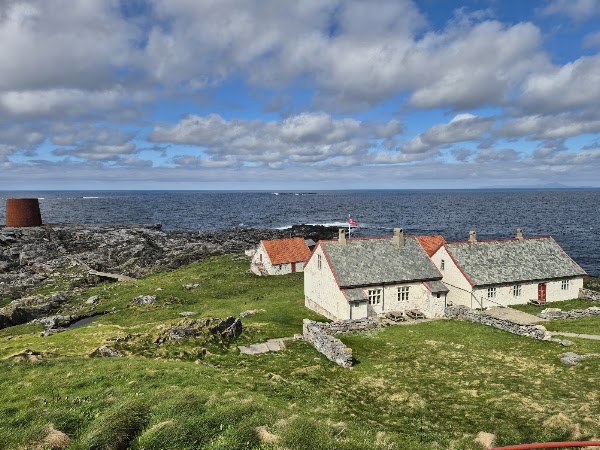 Runde Lighthouse (cottage) 1