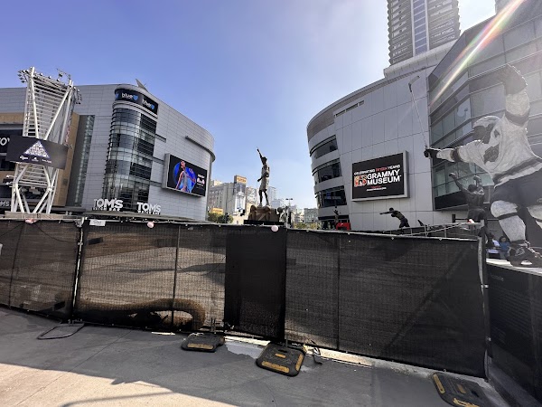 Kobe And Gianna Bryant Statue 5
