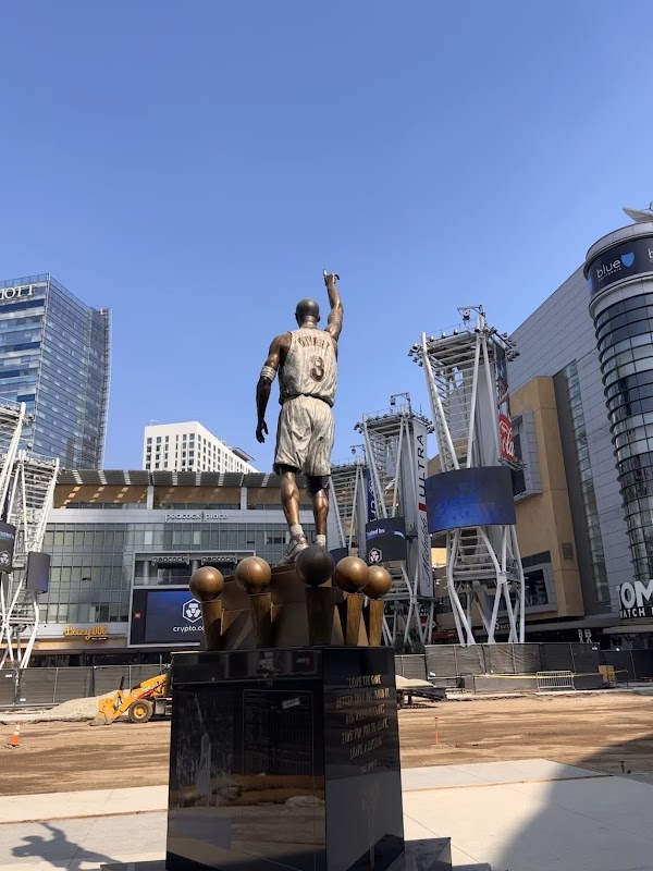 Kobe And Gianna Bryant Statue 3