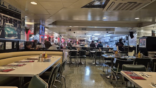 Mel's Drive-In 5