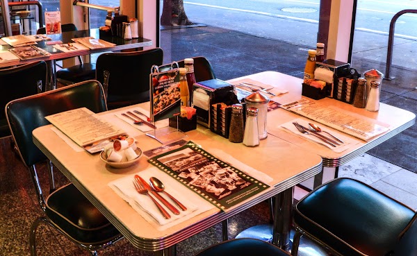 Mel's Drive-In 4
