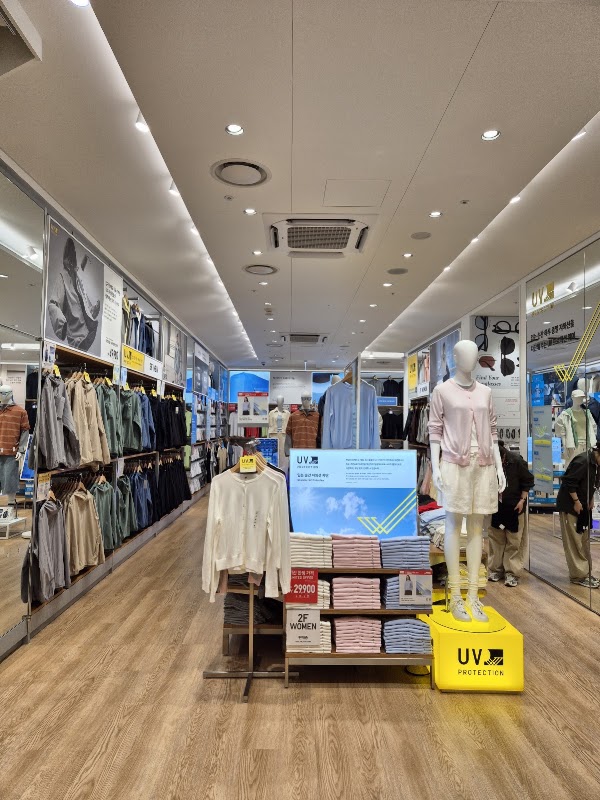 UNIQLO Myeongdong 2