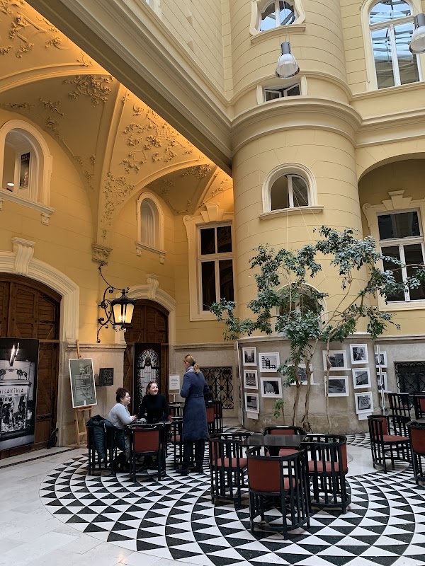 Metropolitan Ervin Szabó Library 3