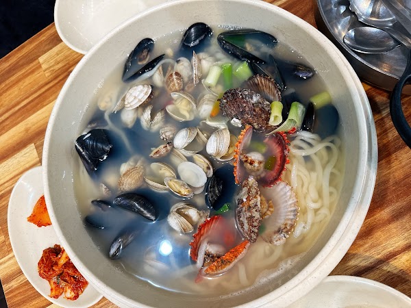 Haeundae 31cm Haemul(seafood) Kalguksu 3