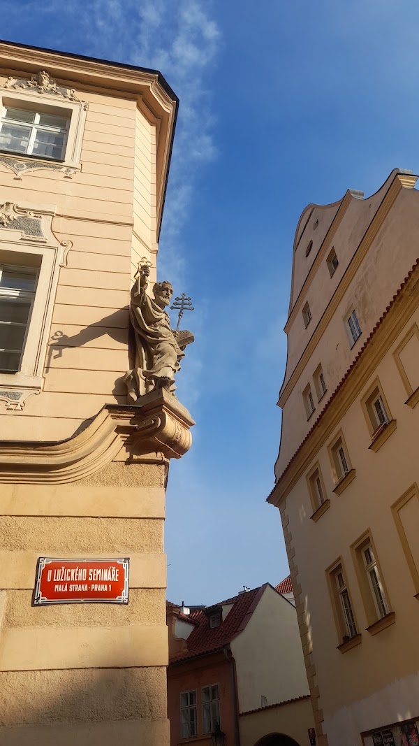 U Lužického semináře 1