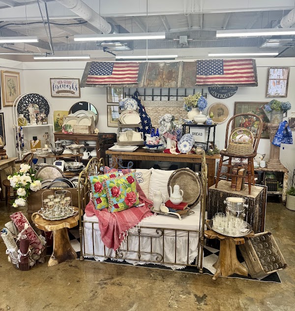 Splurge Vintage Market & Boutique