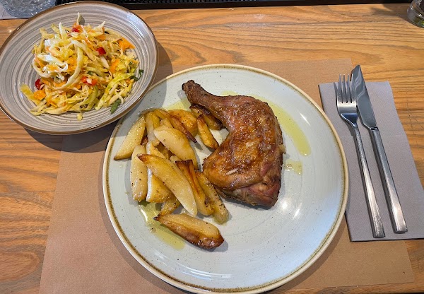 La Petite Taverne Metropole 6