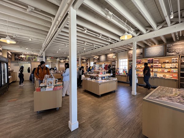 Warming Hut Park Store 5
