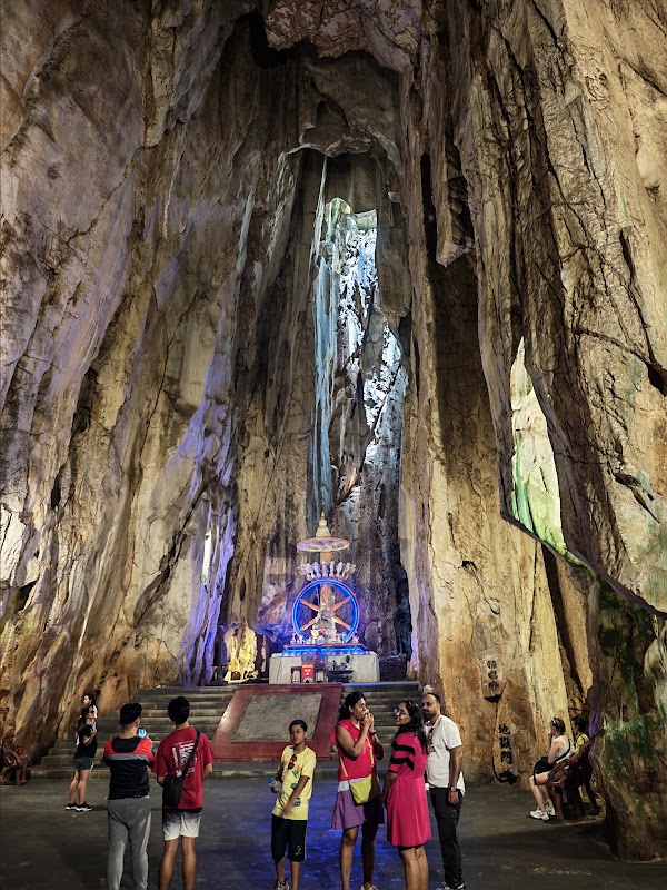 Van Thong Cave