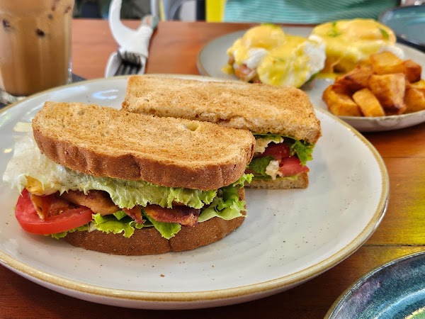 SIX ON SIX CAFE - BRUNCH & RESTAURANT 4
