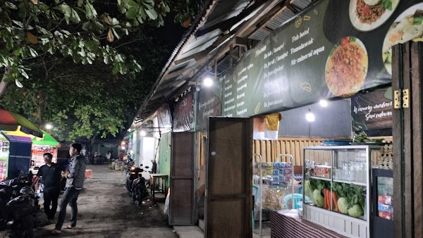 Sayan Night Market