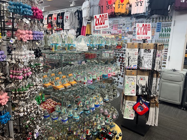 New York City Gifts & Luggage 2