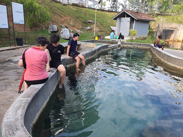 Kolam Air Panas Kuala Kubu Baru 4