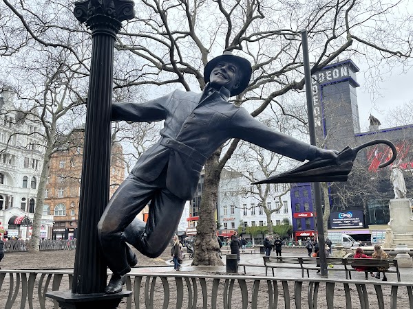 Gene Kelly Statue