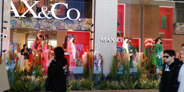 MAX&Co.