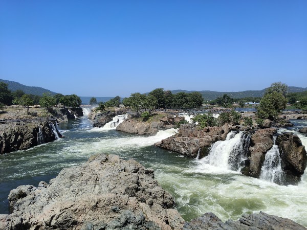 Hogenakkal Water Falls 1