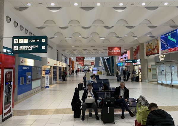 Bari International Airport-Karol Wojtyla 5