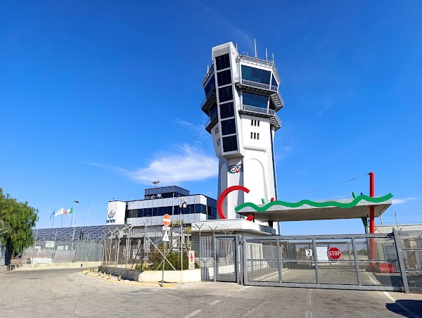 Bari International Airport-Karol Wojtyla 2