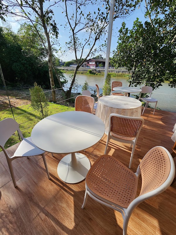 The Roots House Cafe & Bistro คาเฟ่กระต่าย