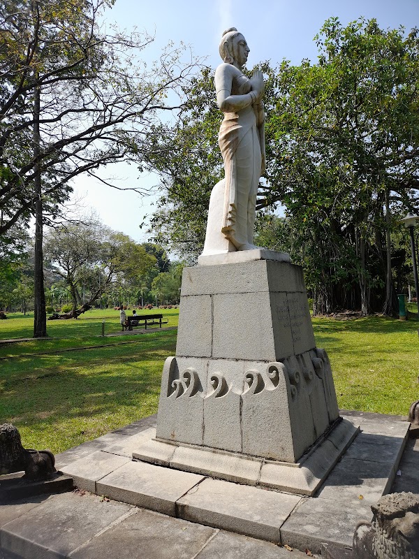 Viharamahadevi Park 2