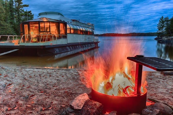 Ebel's Voyageur Houseboats 1