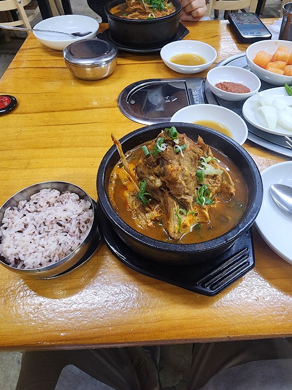 24시뼈다귀탕 제주점 5