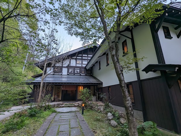Shinhotaka Onsen Yarimikan