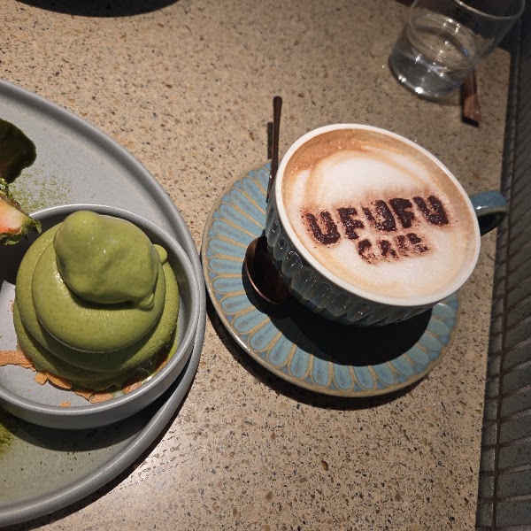 UFUFU COFFEE & SWEETS 3