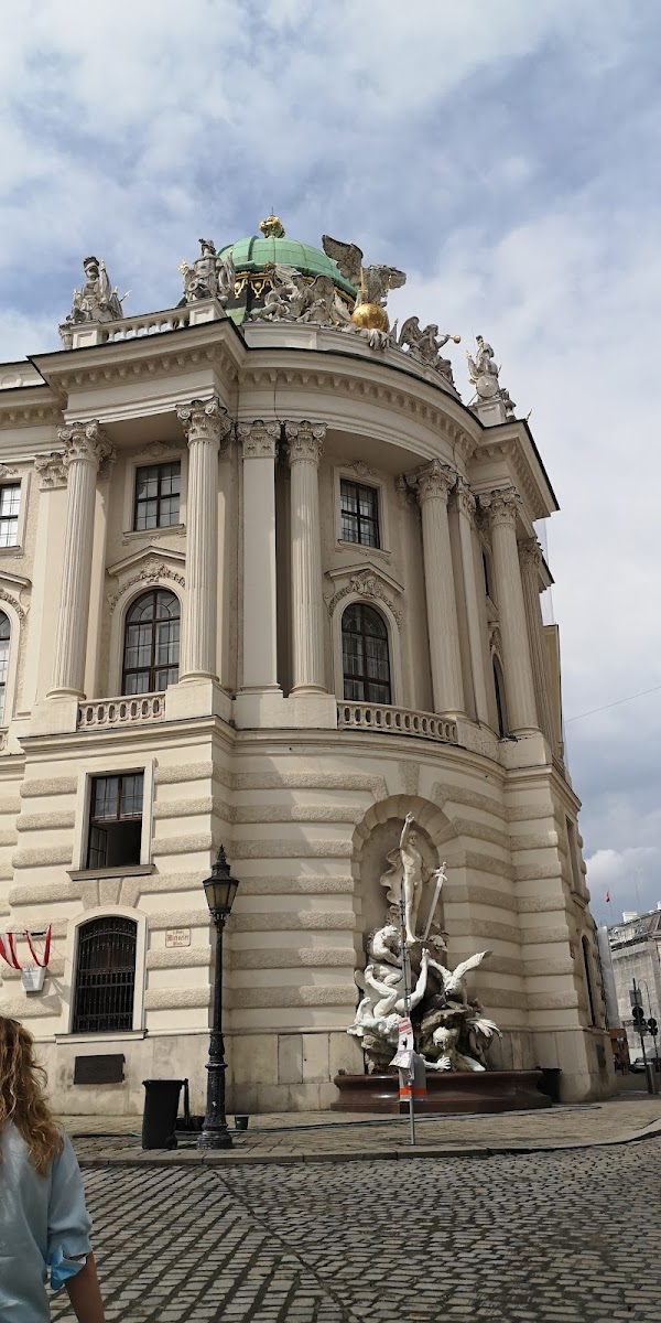 Heldenplatz 4