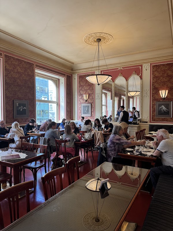 Café Louvre 2