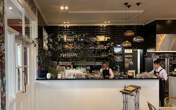 Little Poms cafe