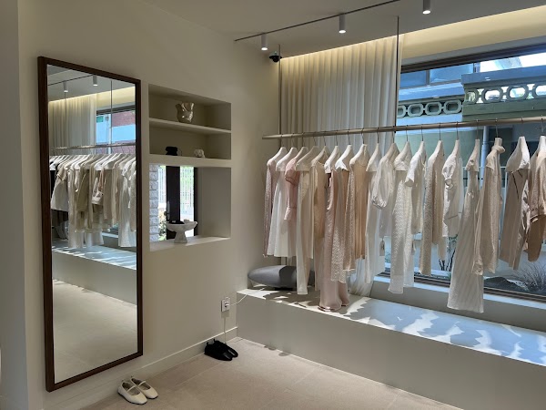 Mango Many Please Flagship Store 1