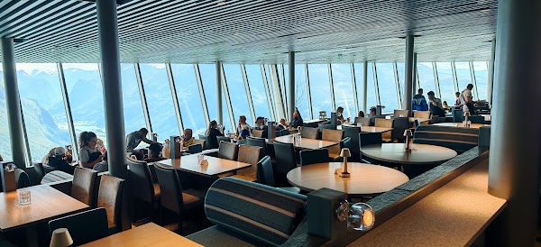 Hoven Restaurant 5