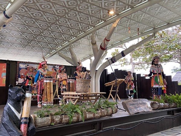 Amis Folk Center 1