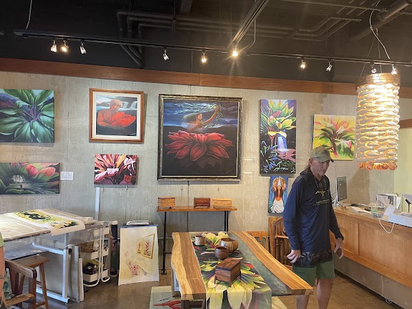 Sabado Art Gallery & Boutique Wailea 1