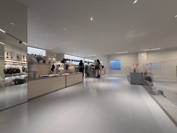 Verish Seongsu Flagship Store 베리시 성수 플래그십 스토어 2