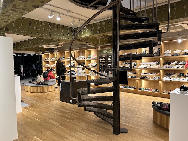 KICKS LAB. - キックスラボ 原宿店 2