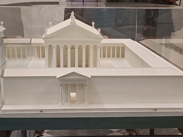 Il Tempio di Adriano 3