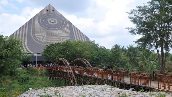 Pyramid Valley International 1