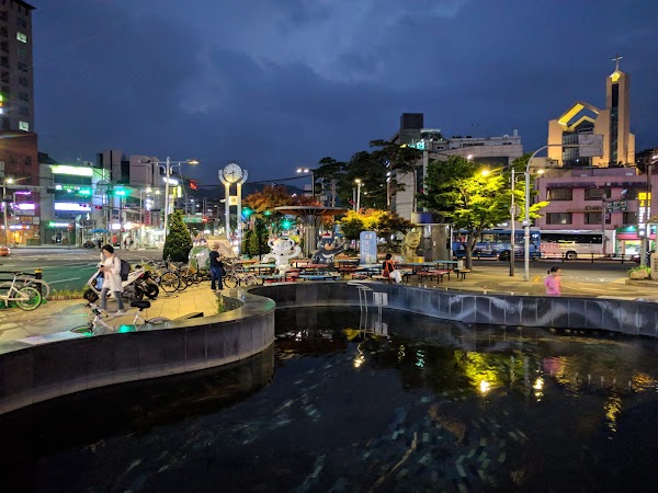 Seongbukcheon Stream Fountain Plaza 4