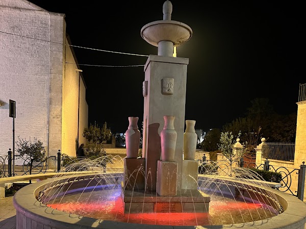 Fontana - Piazza Giangirolamo II 1
