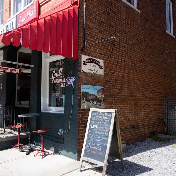 Back Alley Barn "Saluda's Tavern"