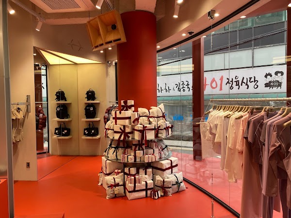HDEX 홍대 플래그십 스토어 5
