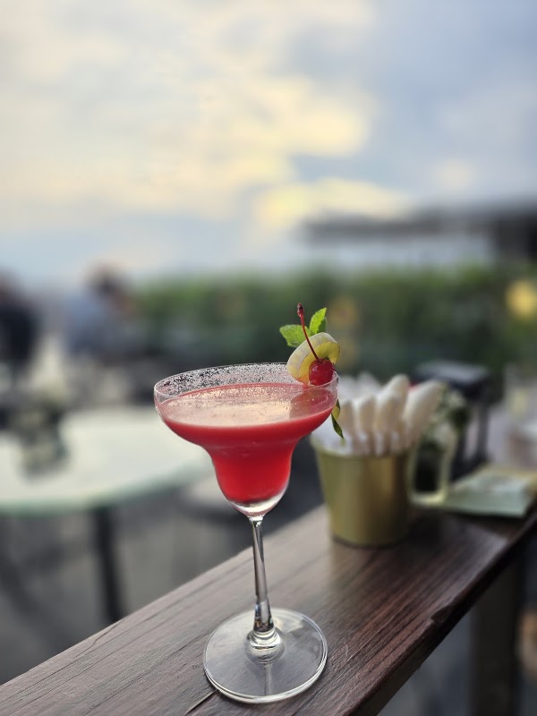 EAGLE NEST Rooftop Bar 2