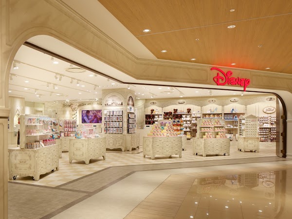 Disney Store LUCUA1100 Osaka 5