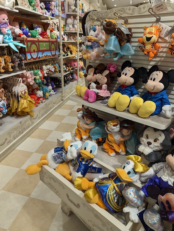 Disney Store LUCUA1100 Osaka 3